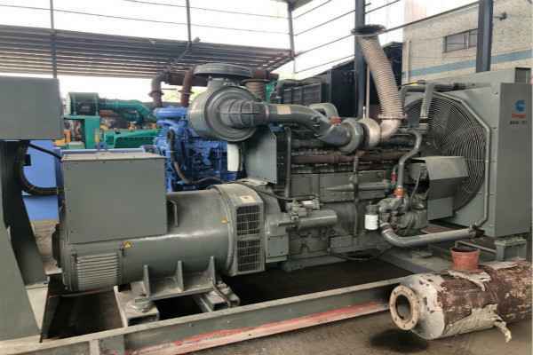 深圳穆伟风能发电有限公司讲述：柴油发电机组怎么接电